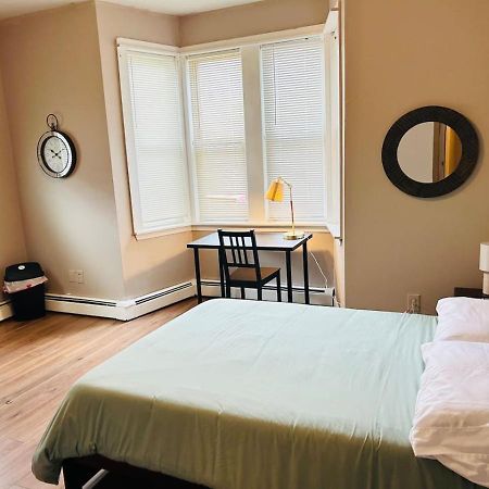 Nice Big Room Near Whole Foods, Brown University With Shared Bathroom And Kitchen Providence Exterior foto