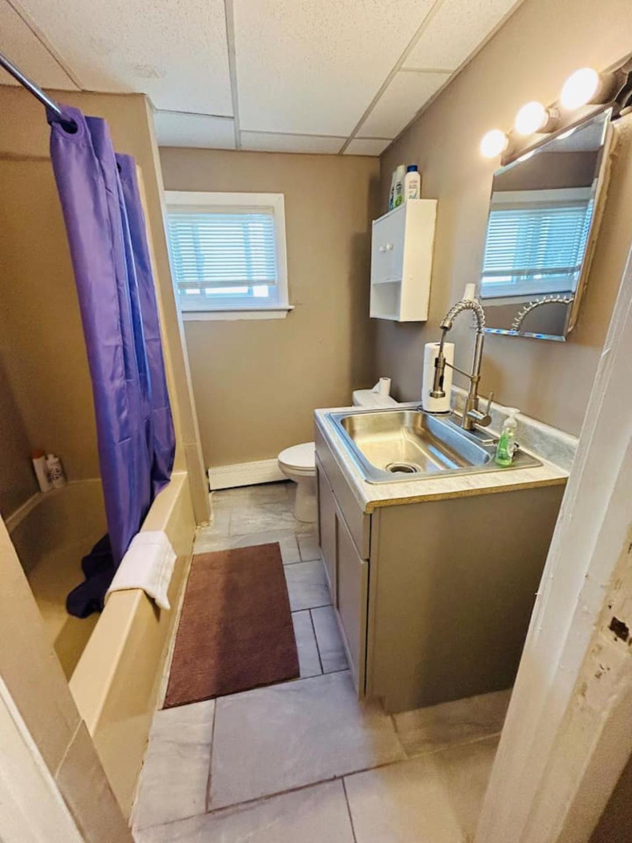 Nice Big Room Near Whole Foods, Brown University With Shared Bathroom And Kitchen Providence Exterior foto